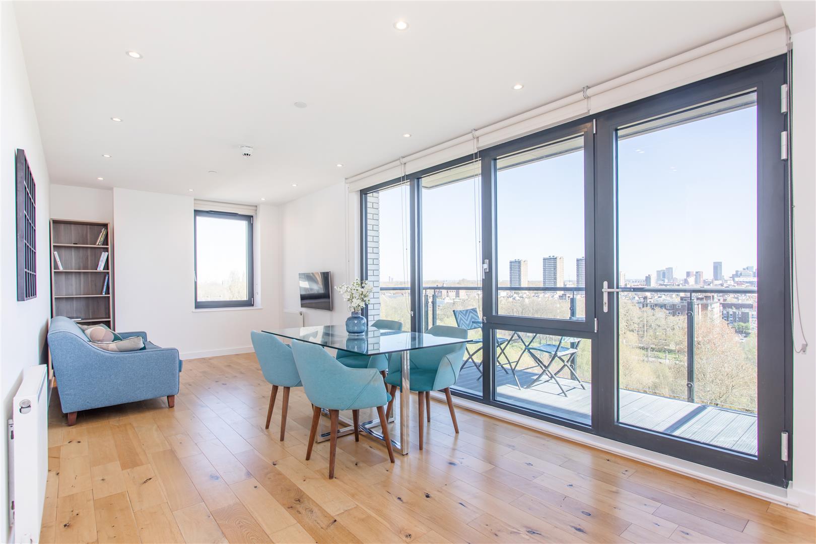2 bed property in Palmers Road, Bethnal Green